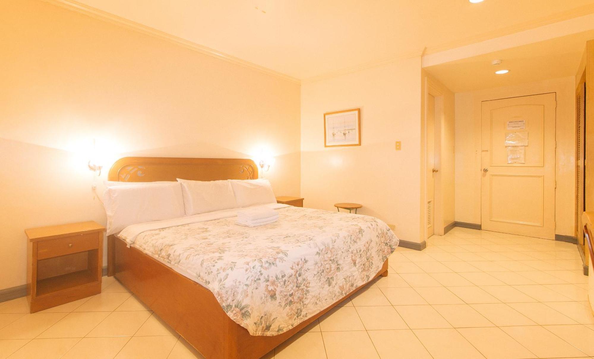 Royal Am Rei Hotel Bacolod Exterior foto