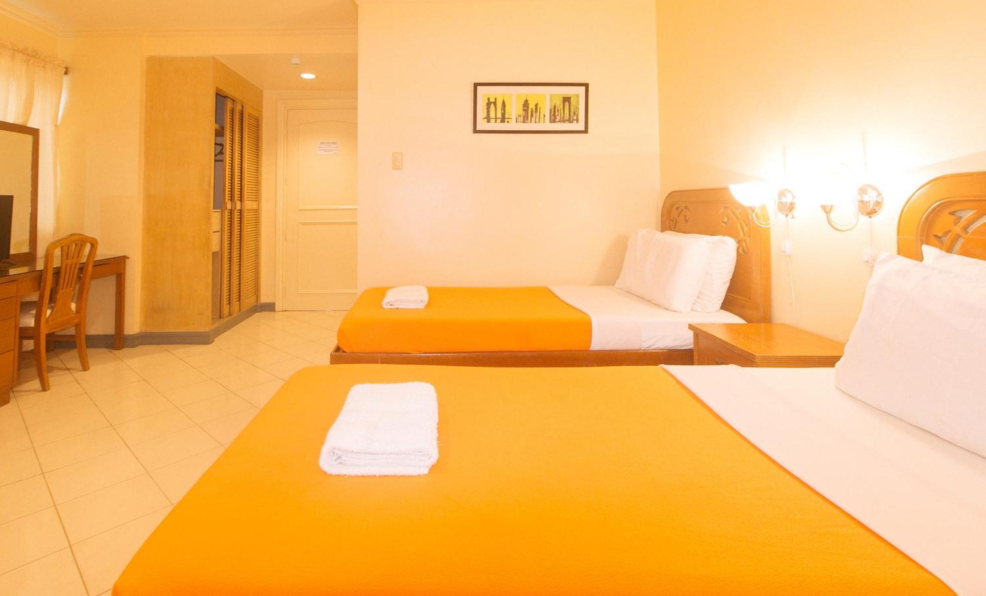 Royal Am Rei Hotel Bacolod Exterior foto