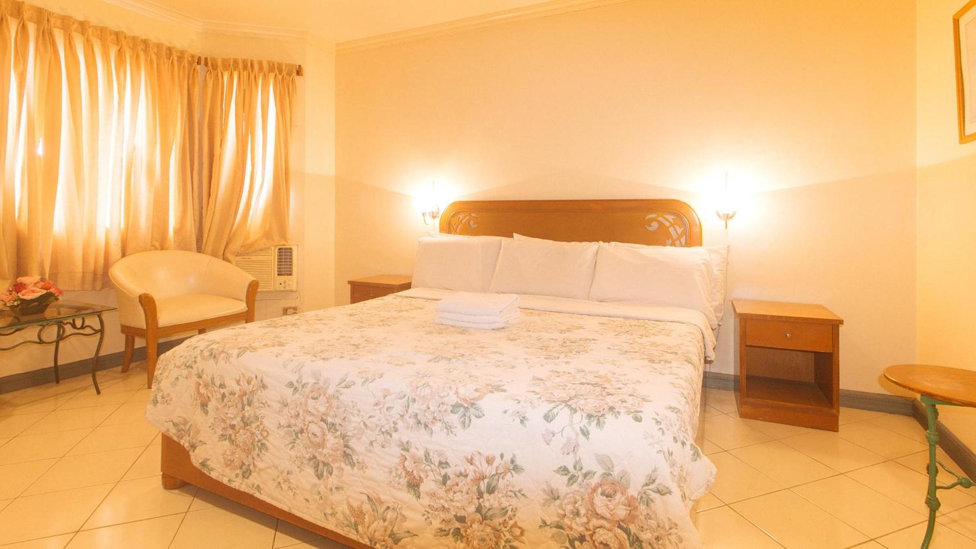 Royal Am Rei Hotel Bacolod Exterior foto